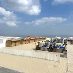 Spacious Studio Near Seafront