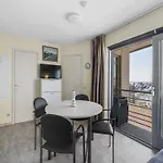Spacious Studio Near Seafront